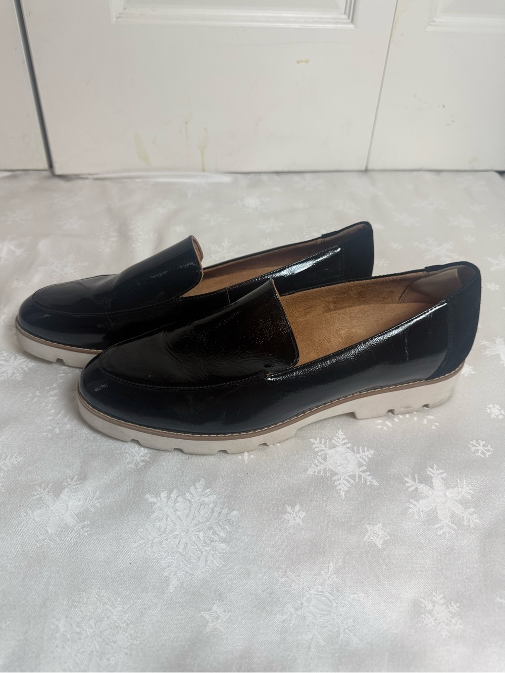 Vionic Kensley Black Patent Leather Loafers Women 12 Lug Sole Quiet Luxury
